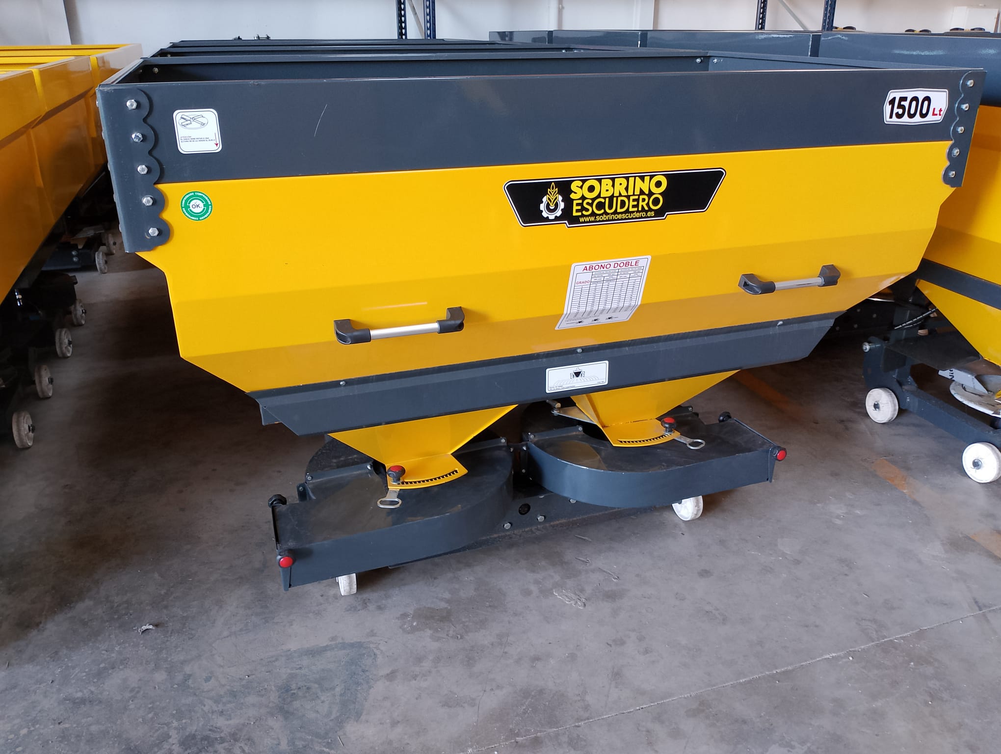 Abonadora de doble disco y 1500 l.