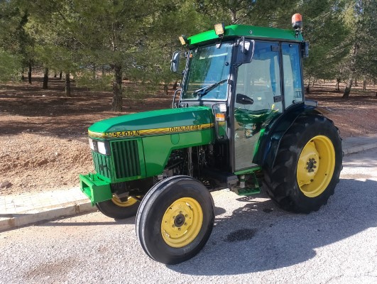 John Deere 5400N