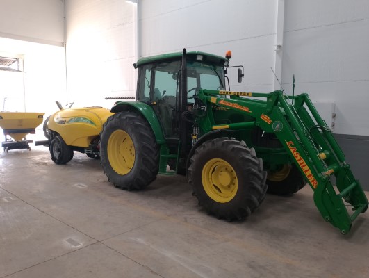 John Deere con pala