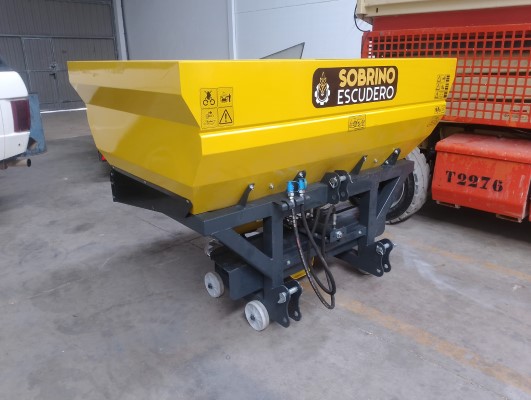 Abonadora de doble disco y 1500 l.